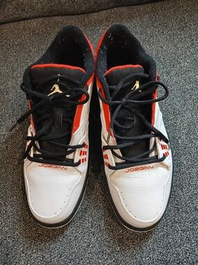 Air Jordan Men's Low-Top Basketball Shoes in White/Black/Red